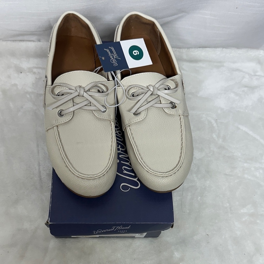 Universal Thread Women's Cream Loafers